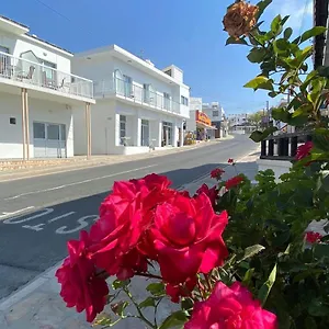 Ellenapa Apts & Appartamento