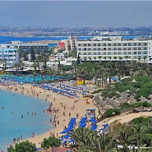 4* Hotel Nelia &