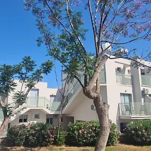 Kleio Aparthotel
